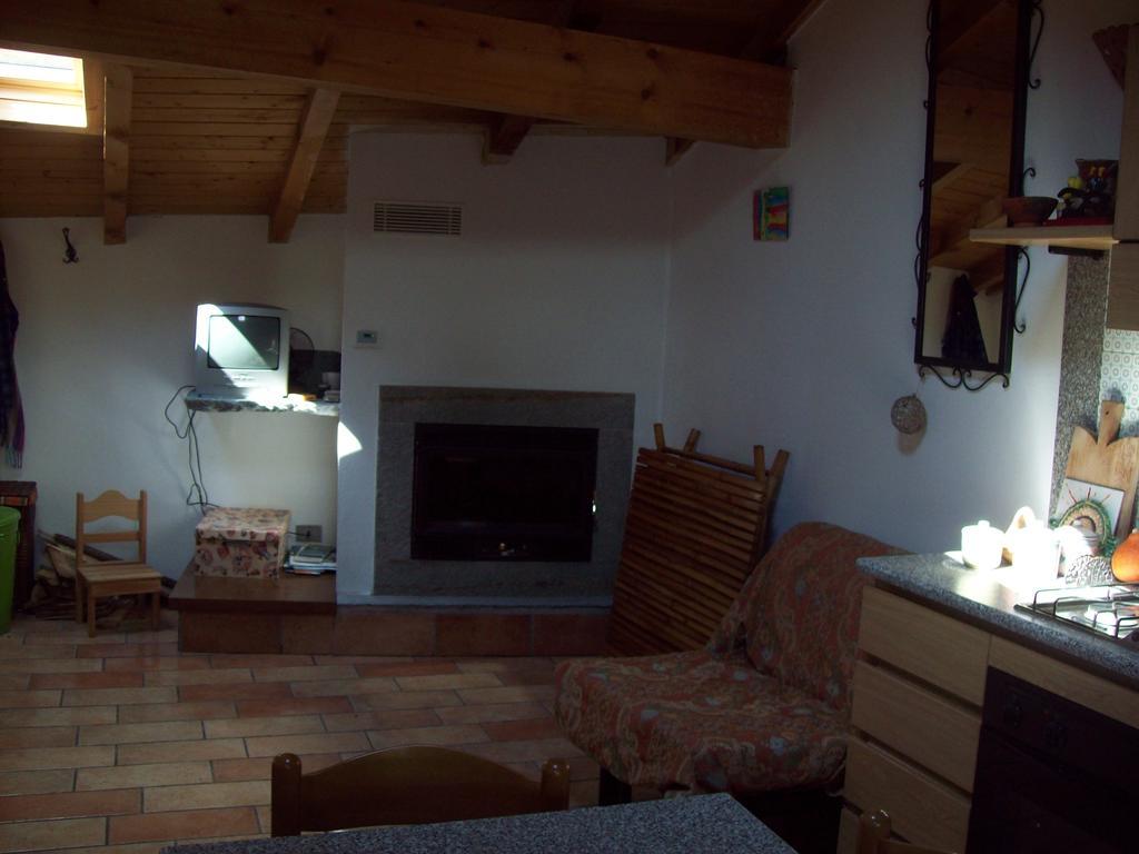Appartamentino Nel Bosco Sondrio Exterior photo